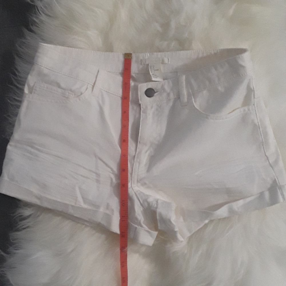 Roll hem shorts - Picture 3 of 3